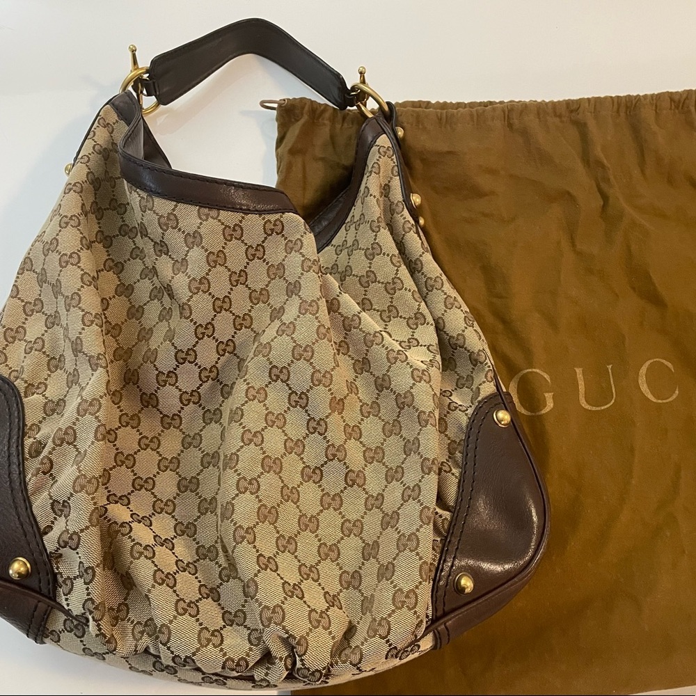 Gucci hobo handbag in excellent conditions! Dust bag included.